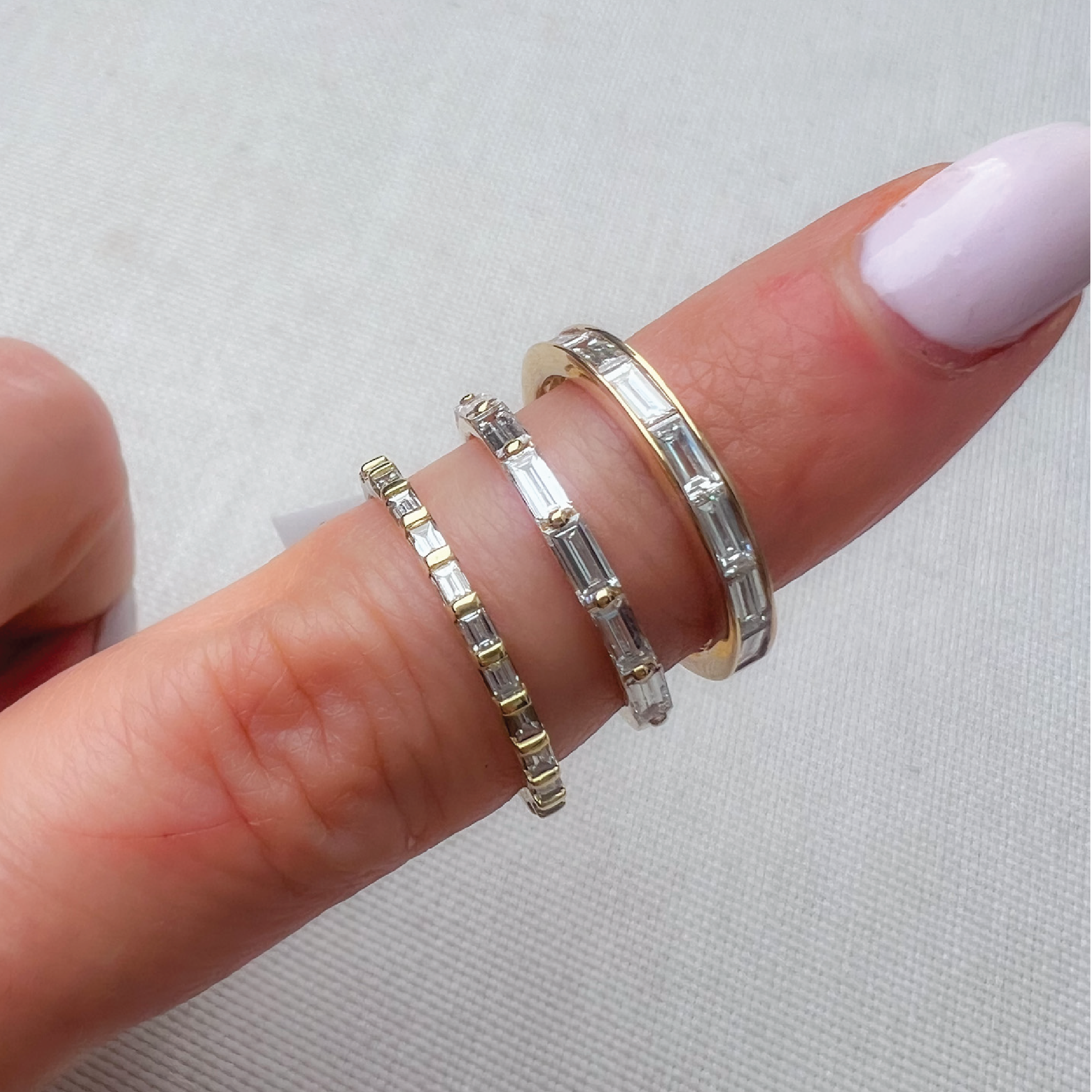 Single Prong Baguette Cut Band